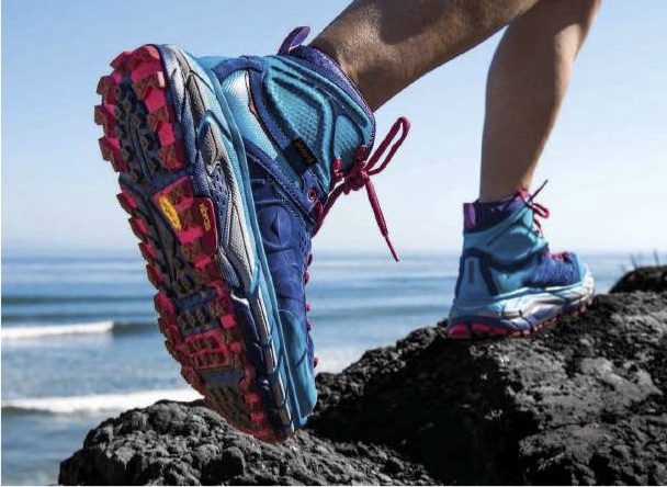 HOKA ONE ONE」のランニングシューズソールとトレッキングシューズ