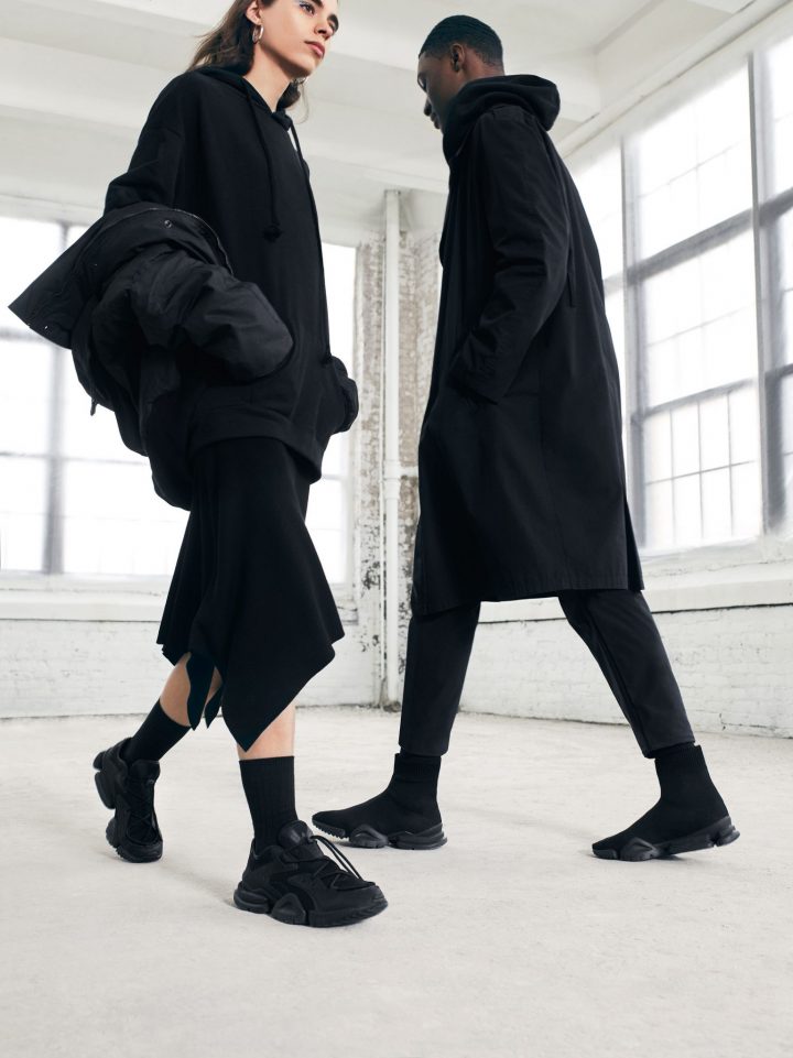 「Reebok」から“RUN.R 96”と“SOCK RUN.R”のオールブラックモデルがリリース!
